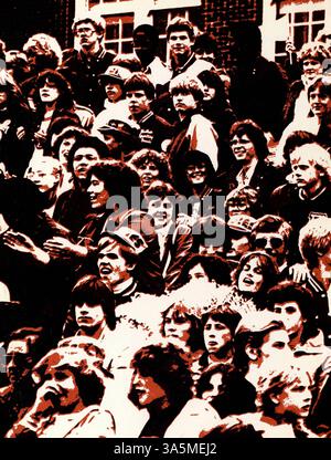 Das Roosevelt High School Yearbook 1983, „Sagamore: United We Stand“, beleuchtet die Schüler, Lehrer, Vereine, Sportarten und Veranstaltungen des akademischen Jahres 1982-1983 und dokumentiert die Schulgemeinschaft und ihre Aktivitäten. Stockfoto