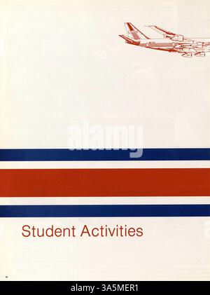 Das Jahrbuch „Sagamore: United We Stand“ von der Roosevelt High School im Jahr 1983 spiegelt die Erfahrungen von Studenten, Dozenten, Leichtathletik, Clubs und wichtigen Veranstaltungen während des akademischen Jahres 1982-1983 wider. Stockfoto