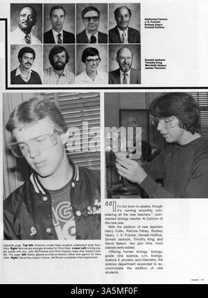 Das Sagamore Yearbook 1983 der Roosevelt High School bietet einen umfassenden Überblick über die akademischen, sportlichen und außerschulischen Höhepunkte des Schuljahres 1982-1983. Stockfoto