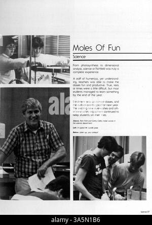 Aurean 85, das Jahrbuch 1985 der Richfield High School, fasst die Leistungen der Schüler, Leichtathletik, Vereine und die Beiträge der Lehrkräfte aus dem Schuljahr 1984-1985 zusammen. Stockfoto
