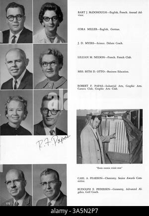 Dieses Jahrbuch, der Wagistanian von der Southwest High School 1963, erfasst die wichtigsten Momente des akademischen Jahres 1962-1963, von Schülerleistungen über sportliche Veranstaltungen bis hin zu außerschulischen Aktivitäten. Stockfoto