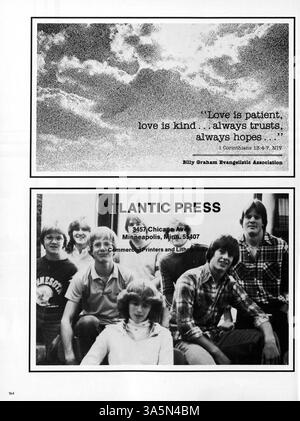 Das Jahrbuch der Minnehaha Academy 1981, Antler '81, bietet einen detaillierten Überblick über das Schuljahr 1980-1981 und behandelt Schüler, Lehrer, Vereine, Leichtathletik, und wichtige Ereignisse. Stockfoto