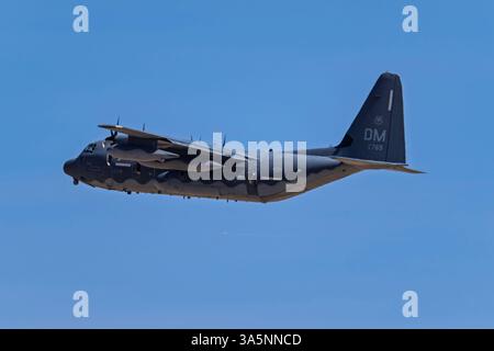 Davis Monthan AFB 3-22-2025 Tucson AZ USA USAF HC-130J Combat King II startet vor der Eröffnung der offenen Tür von Davis Monthan Stockfoto