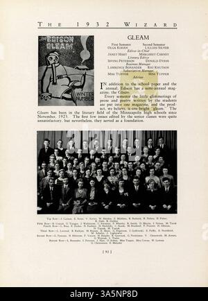 Die Ausgabe 1932 des „Wizard“ Jahrbuchs der Edison High School enthält Fotos und Informationen über Schüler, Lehrkräfte und wichtige Schulveranstaltungen aus dem Schuljahr 1931-1932. Stockfoto