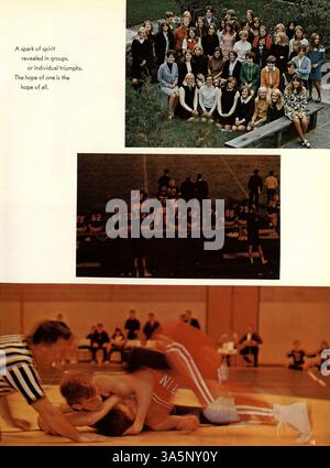 Dieses Wayzata High School Jahrbuch 1968 („Wayako“) zeigt die Schüler, Lehrkräfte, Leichtathletik und Schlüsselveranstaltungen des Schuljahres 1967-1968. Auf dem Volume fehlen die Seiten 139 und 140. Stockfoto