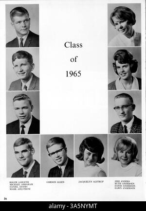 Diese Ausgabe des Edison Yearbook 1965 bietet einen umfassenden Überblick über das Leben von Schülern, Errungenschaften in Akademikern, Leichtathletik und Clubs, mit einem Schwerpunkt auf afroamerikanischen Beiträgen während des Schuljahres 1964-1965. Stockfoto