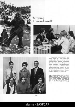 Das Jahrbuch „Contrails“ 1972 für die Lindbergh High School reflektiert die akademischen, sportlichen und sozialen Höhepunkte des Schuljahres 1971-1972. Stockfoto