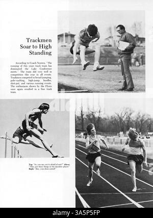Das Jahrbuch „Contrails“ 1972 zeigt die wichtigsten akademischen, sportlichen und außerschulischen Veranstaltungen an der Lindbergh High und erfasst das Wesen des Lebens von Studenten und Lehrkräften im Schuljahr 1971-1972. Stockfoto