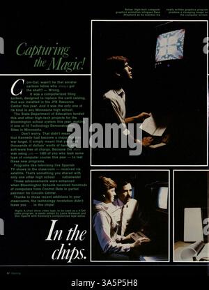 Die Ausgabe 1985 des Jahrbuchs „Profiles 1985: Capturing the Magic!“ der Kennedy High School zeigt die Erfolge und Erfahrungen von Schülern, Lehrern und Mitarbeitern im akademischen Jahr 1984-1985. Stockfoto