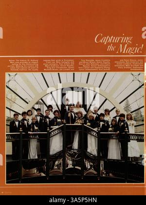 Das Jahrbuch der Kennedy High School aus dem Jahr 1985 mit dem Titel „Profiles 1985: Capturing the Magic!“ enthält Highlights aus dem akademischen Jahr, darunter das Studentenleben, Sport, Clubs und wichtige Schulveranstaltungen. Stockfoto