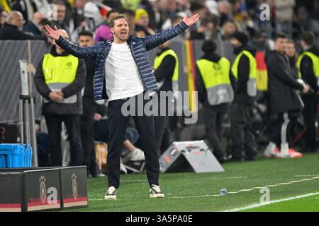 Dortmund, Deutschland. März 2025. Julian Nagelsamann, Cheftrainer der Bundesrepublik Deutschland, reagierte beim Viertelfinale der UEFA Nations League im 2. Legs-Fußballspiel zwischen Deutschland und Italien in Dortmund, Deutschland, 23. März 2025. Quelle: Ulrich Hufnagel/Xinhua/Alamy Live News Stockfoto