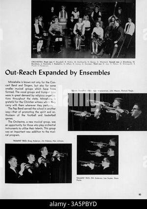 Das Jahrbuch „Antler 1965“ bietet einen detaillierten Überblick über das Schuljahr 1964-1965 der Minnehaha Academy und hebt Schüler, Lehrer, Vereine, Leichtathletik, und Events. Stockfoto