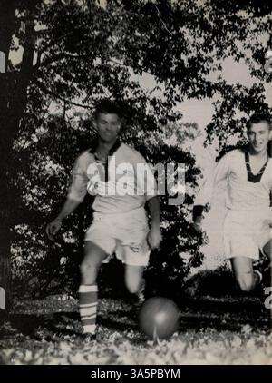 Das Jahrbuch „Antler“ 1965 der Minnehaha Academy zeigt Porträts von Studenten, Lehrkräften, Schulveranstaltungen, Leichtathletik und Clubs aus dem akademischen Jahr 1964-1965. Stockfoto