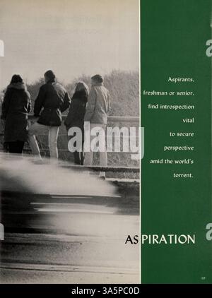 Das Jahrbuch „Antler“ 1965 der Minnehaha Academy deckt das Schuljahr 1964-1965 ab und zeigt wichtige Ereignisse, sportliche Leistungen, Vereine und das Leben der Schüler. Stockfoto