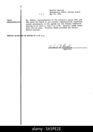 Die 1962 Minuten vom Verwaltungsrat der Minneapolis Public Library entfernt, die Entscheidungen, Richtlinien und Betriebsabläufe der Bibliothek für das Jahr dokumentiert. Stockfoto