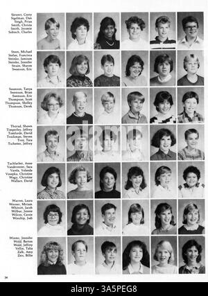 Das Jahrbuch 1987 der Hopkins North Junior High dokumentiert das Leben der Schüler, die Leichtathletik und die akademischen Meilensteine des Schuljahres 1986-1987. Stockfoto