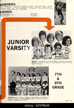 Dieses Mustang-Jahrbuch von der Breck School 1976 erfasst das akademische, athletische und soziale Leben der Schüler während des Schuljahres 1975-1976, einschließlich bedeutender Lehrkörper- und Schulveranstaltungen. Stockfoto