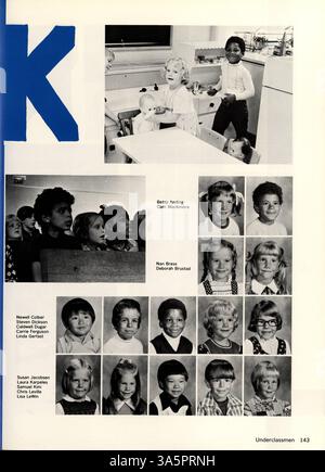 Das Mustang Jahrbuch 1976 zeigt das Leben von Schülern und Lehrern, Leichtathletik, Vereine und große Schulveranstaltungen der Breck School während des akademischen Jahres 1975-1976. Stockfoto