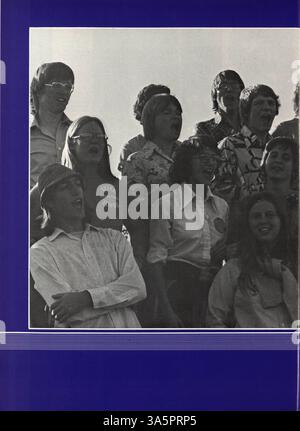 Das Jahrbuch 1976 der Breck School erfasst die Leistungen der Schüler, sportliche Leistungen, Vereinsbeteiligung und andere wichtige Ereignisse während des Schuljahres 1975-1976. Stockfoto