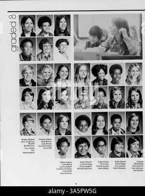 Das Collage Yearbook 1975 der Marshall University dokumentiert die Erfahrungen von Studenten, Lehrkräften, Leichtathletik, Vereinen und Schlüsselveranstaltungen des akademischen Jahres 1974-1975. Stockfoto