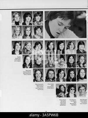 Das Collage-Jahrbuch der Marshall University 1975 dokumentiert die Schülerschaft, die Fakultät, die Leichtathletik, die Vereine und die wichtigsten Ereignisse des Schuljahres 1974-1975. Stockfoto