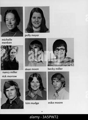 Das Collage Jahrbuch 1975 der Marshall University dokumentiert die Schüler, Lehrer, Sportmannschaften, Vereine und Schlüsselveranstaltungen des Schuljahres 1974-1975. Stockfoto