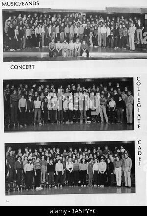 Dieses Jahrbuch 1981 von Minnetonka East Jr. High bietet einen Einblick in das Leben der Schule, mit Bildern von Schülern, Lehrern und verschiedenen Schulveranstaltungen aus diesem Studienjahr. Stockfoto
