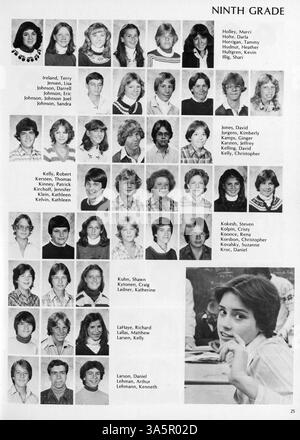 Das 1981 Minnetonka East Jr. High Yearbook erinnert an die akademischen und außerschulischen Erfahrungen der Schüler, Lehrkräfte und Gemeinschaft während des Schuljahres. Stockfoto
