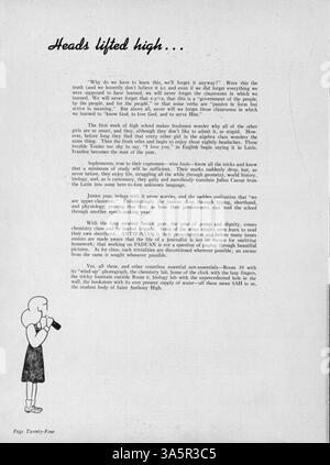 In diesem Jahrbuch 1947 von der St. Anthony High School werden Studenten, Dozenten, Leichtathletik, Vereine und wichtige Schulveranstaltungen aus dem akademischen Jahr 1946-1947 vorgestellt. Stockfoto
