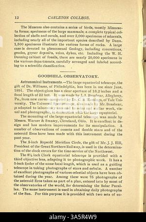 Der akademische Katalog des Carleton College aus dem Jahr 1900-1901 enthält Informationen zu den angebotenen Kursen, der demografischen Zusammensetzung der Studierenden, der Fakultät und den Treuhändern sowie die Geschichte der Einrichtung, die Zulassungskriterien und die Abteilungsstrukturen. Stockfoto
