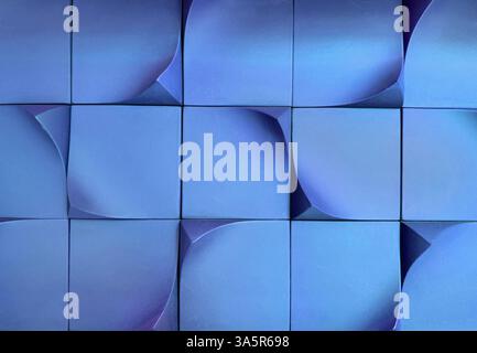 3D-geformte und geschnitzte Platte in tiefblauer Lackierung. 3D-Innenwandpaneel in gebogenem runden Quadrat, nahtlose Hintergrundstruktur. Stockfoto