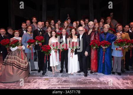 Premiere Elisabeth AMSTERDAM, NIEDERLANDE - 23. MÄRZ: Besetzung von Elisabeth während der Premiere Elisabeth am Delamar Theater am 23. März 2025 in Amsterdam, Niederlande. Foto: Marcel Koch/BSR Agency 75497478.jpg Amsterdam Delamar Theater Niederlande Inhalte können nicht direkt oder indirekt über Dritte in den Niederlanden weiterverbreitet werden. Copyright: XBSRxAgencyx Stockfoto