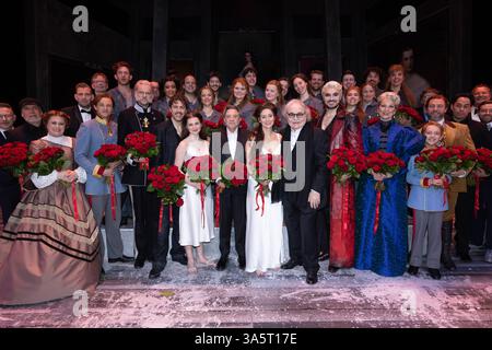 Premiere Elisabeth AMSTERDAM, NIEDERLANDE - 23. MÄRZ: Besetzung von Elisabeth während der Premiere Elisabeth am Delamar Theater am 23. März 2025 in Amsterdam, Niederlande. Foto: Marcel Koch/BSR Agency 75497428.jpg Amsterdam Delamar Theater Niederlande Inhalte können nicht direkt oder indirekt über Dritte in den Niederlanden weiterverbreitet werden. Copyright: XBSRxAgencyx Stockfoto