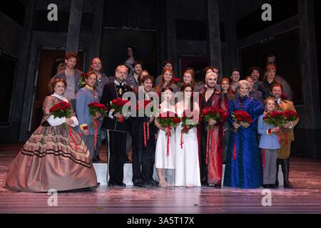 Premiere Elisabeth AMSTERDAM, NIEDERLANDE - 23. MÄRZ: Besetzung von Elisabeth während der Premiere Elisabeth am Delamar Theater am 23. März 2025 in Amsterdam, Niederlande. Foto: Marcel Koch/BSR Agency 75497557.jpg Amsterdam Delamar Theater Niederlande Inhalte können nicht direkt oder indirekt über Dritte in den Niederlanden weiterverbreitet werden. Copyright: XBSRxAgencyx Stockfoto