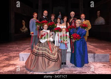 Premiere Elisabeth AMSTERDAM, NIEDERLANDE - 23. MÄRZ: Besetzung von Elisabeth während der Premiere Elisabeth am Delamar Theater am 23. März 2025 in Amsterdam, Niederlande. Foto: Marcel Koch/BSR Agency 75497762.jpg Amsterdam Delamar Theater Niederlande Inhalte können nicht direkt oder indirekt über Dritte in den Niederlanden weiterverbreitet werden. Copyright: XBSRxAgencyx Stockfoto