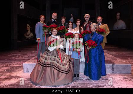 Premiere Elisabeth AMSTERDAM, NIEDERLANDE - 23. MÄRZ: Besetzung von Elisabeth während der Premiere Elisabeth am Delamar Theater am 23. März 2025 in Amsterdam, Niederlande. Foto: Marcel Koch/BSR Agency 75497764.jpg Amsterdam Delamar Theater Niederlande Inhalte können nicht direkt oder indirekt über Dritte in den Niederlanden weiterverbreitet werden. Copyright: XBSRxAgencyx Stockfoto
