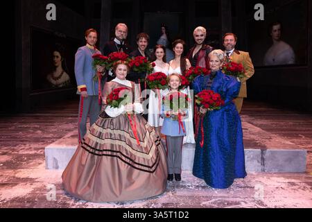 Premiere Elisabeth AMSTERDAM, NIEDERLANDE - 23. MÄRZ: Besetzung von Elisabeth während der Premiere Elisabeth am Delamar Theater am 23. März 2025 in Amsterdam, Niederlande. Foto: Marcel Koch/BSR Agency 75497699.jpg Amsterdam Delamar Theater Niederlande Inhalte können nicht direkt oder indirekt über Dritte in den Niederlanden weiterverbreitet werden. Copyright: XBSRxAgencyx Stockfoto