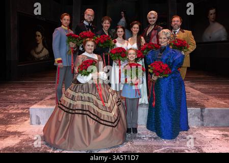 Premiere Elisabeth AMSTERDAM, NIEDERLANDE - 23. MÄRZ: Besetzung von Elisabeth während der Premiere Elisabeth am Delamar Theater am 23. März 2025 in Amsterdam, Niederlande. Foto: Marcel Koch/BSR Agency 75497822.jpg Amsterdam Delamar Theater Niederlande Inhalte können nicht direkt oder indirekt über Dritte in den Niederlanden weiterverbreitet werden. Copyright: XBSRxAgencyx Stockfoto