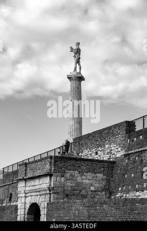 Belgrad, Serbien - 8. Februar 2024: Pobednik ist ein Denkmal in der Belgrader Festung, das zum Gedenken an Serbiens Sieg über die Osmanen und die Austro-Hung errichtet wurde Stockfoto