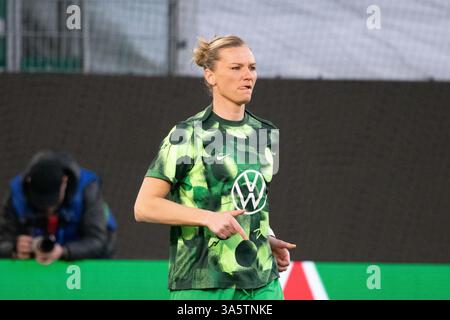 Wolfsburg, Deutschland. März 2025. Wolfsburg, Deutschland, 19. März 2025: Alexandra Popp (11 VfL Wolfsburg), Aufwärmphase vor dem UEFA Women's Champions League Spiel zwischen dem VfL Wolfsburg und dem FC Barcelona in der VfL Wolfsburg Arena in Wolfsburg. (Qianru Zhang/SPP) Credit: SPP Sport Press Photo. /Alamy Live News Stockfoto