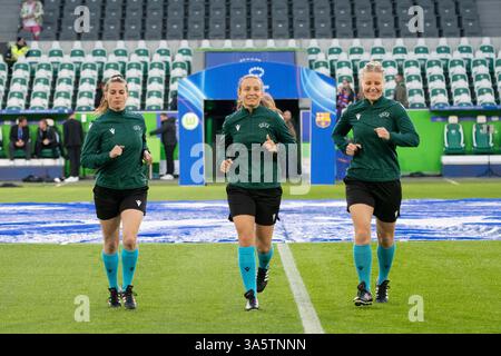 Wolfsburg, Deutschland. März 2025. Wolfsburg, Deutschland, 19. März 2025: Das Flüchtlingswarm-Up vor dem UEFA Women's Champions League Spiel zwischen dem VfL Wolfsburg und dem FC Barcelona in der VfL Wolfsburg Arena in Wolfsburg. (Qianru Zhang/SPP) Credit: SPP Sport Press Photo. /Alamy Live News Stockfoto