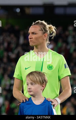 Wolfsburg, Deutschland. März 2025. Wolfsburg, 19. März 2025: Während des UEFA Women's Champions League Spiels zwischen dem VfL Wolfsburg und dem FC Barcelona in der VfL Wolfsburg Arena in Wolfsburg. (Qianru Zhang/SPP) Credit: SPP Sport Press Photo. /Alamy Live News Stockfoto