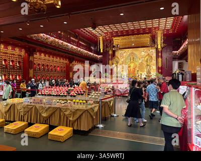 Buddha Tooth Relic Tempel mit Blick auf das Innere von Singapur. Dieser Tempel- und Museumskomplex befindet sich im Viertel Chinatown. Stockfoto