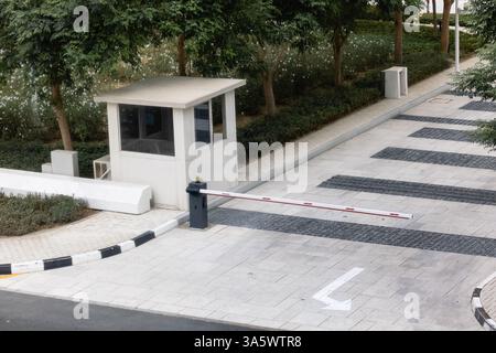 Parksperre, automatische Einfahrt Sicherheitssystem für den Gebäudezugang - Tor Stockfoto