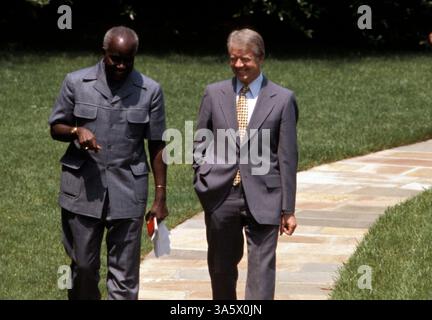 Mai 1978; Washington, DC, USA; der Präsident der Republik Sambia KENNETH D. KAUNDA trifft sich mit dem US-Präsidenten JIMMY CARTER (R) in Washington. Stockfoto
