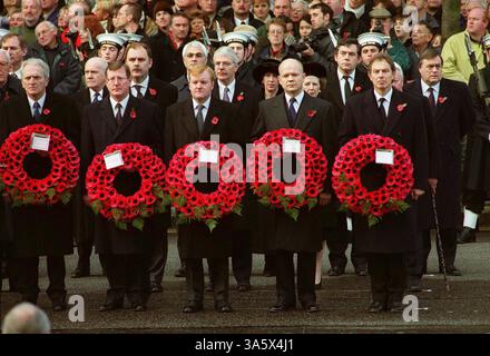 12. NOVEMBER 2000 - LONDON, GROSSBRITANNIEN - Â STEVE FINN ALPHA CN-M042515 12.11.2000.DAVID TRIMBLE, CHARLES KENNEDY, WILLIAM HAGUE & TONY BLAIR (PREMIERMINISTER).-GEDENKTAG SONNTAG. IM CENOTAPH, WHITEHALL, LONDON (Foto: © Globe Photos/ZUMAPRESS.com) Stockfoto