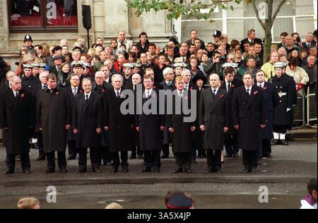 12. NOVEMBER 2000 - LONDON, GROSSBRITANNIEN - Â STEVE FINN ALPHA CN-M042515 12.11.2000.ROBIN COOK, DAVID TRIMBLE, CHARLES KENNEDY, WILLIAM HAGUE & TONY BLAIR (PREMIERMINISTER).-REMEMBER SUNDAY. IM CENOTAPH, WHITEHALL, LONDON (Foto: © Globe Photos/ZUMAPRESS.com) Stockfoto