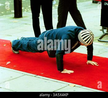 OKTOBER 31, 2000 - LONDON, GROSSBRITANNIEN - Â STEVE FINN ALPHA M042390 31 10 00..-Q MAGAZINE AWARDS 2000 IM PARK LANE HOTEL IN LONDON. (Kreditbild: © Globe Photos/ZUMAPRESS.com) Stockfoto