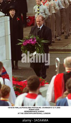 November 2000 - London, Großbritannien - Â STEVE FINN ALPHA/ CN-M042515 12.11.2000.ROBIN COOK.-REMEMBLECE SUNDAY. IM CENOTAPH, WHITEHALL, LONDON (Foto: © Globe Photos/ZUMAPRESS.com) Stockfoto