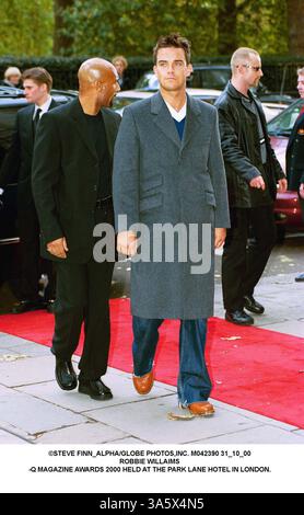 OKTOBER 31, 2000 - LONDON, GROSSBRITANNIEN - Â STEVE FINN ALPHA/ M042390 31 10 00.ROBBIE WILLAIMS.-Q MAGAZINE AWARDS 2000 IM PARK LANE HOTEL IN LONDON. (Kreditbild: © Globe Photos/ZUMAPRESS.com) Stockfoto